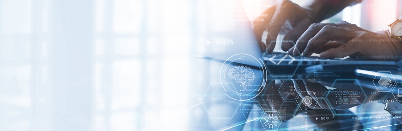 パソコンを使用する男性 | 愛知県の光学機